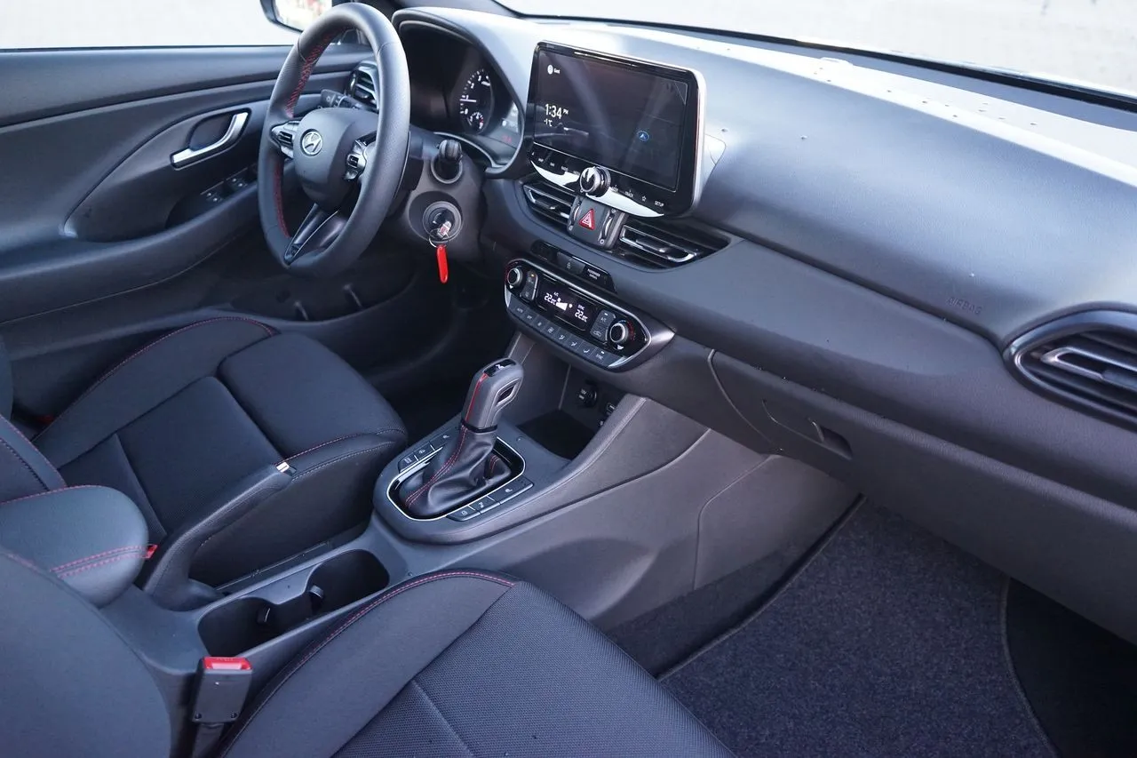 Hyundai i30 N-Line 1.5T-GDi mHev AT...  Image 6